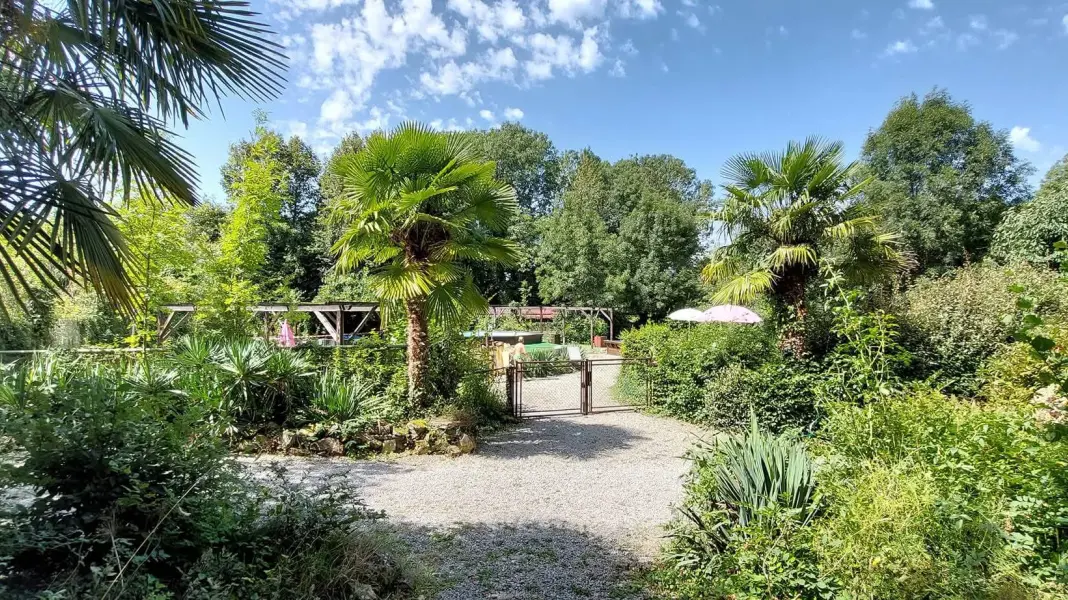 EN CAMPAGNE (CAMPING & GÎTES)