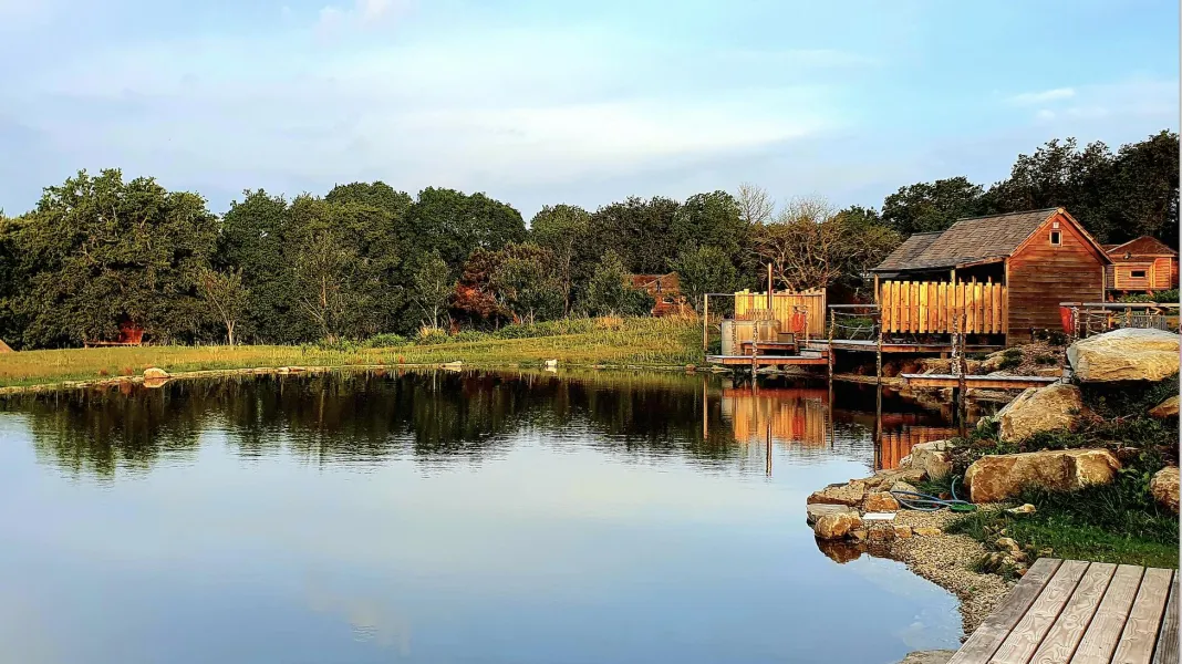 DIHAN - HÔTEL DE CABANES