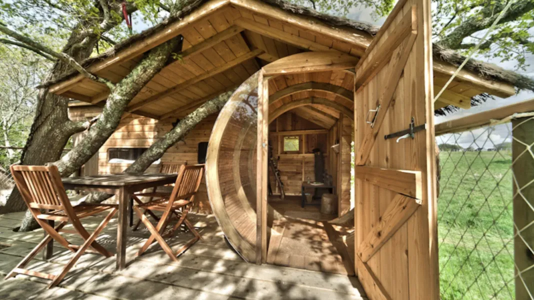 DIHAN - HÔTEL DE CABANES