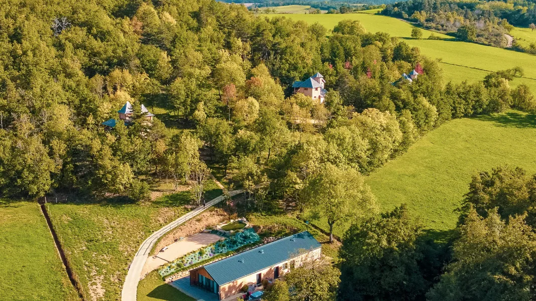 CABANES CHÂTEAUX & SPA LE PEYDÉBÉ